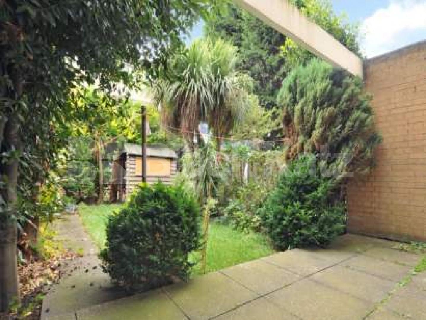 			GARDEN AND OFF STREET PARKING, 3 Bedroom, 1 bath, 1 reception Ground Floor Maisonette			 Aintree Street, Fulham